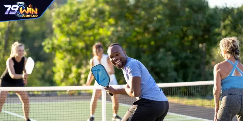 Luật số đầu tiên liên quan đến vấn đề giao bóng